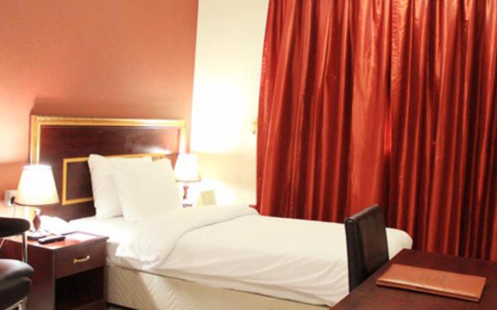 Montreal Naif Hotel