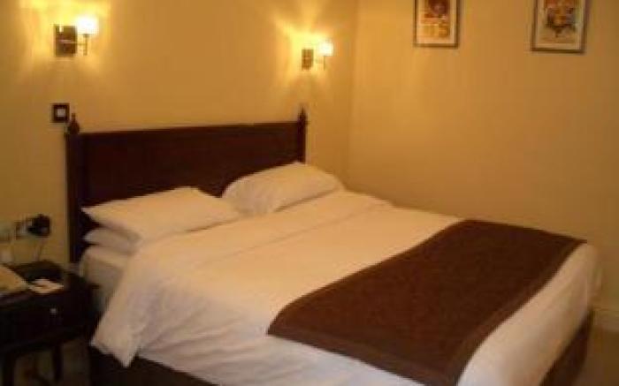 B/W Plus Buxton Lee Wood Hotel