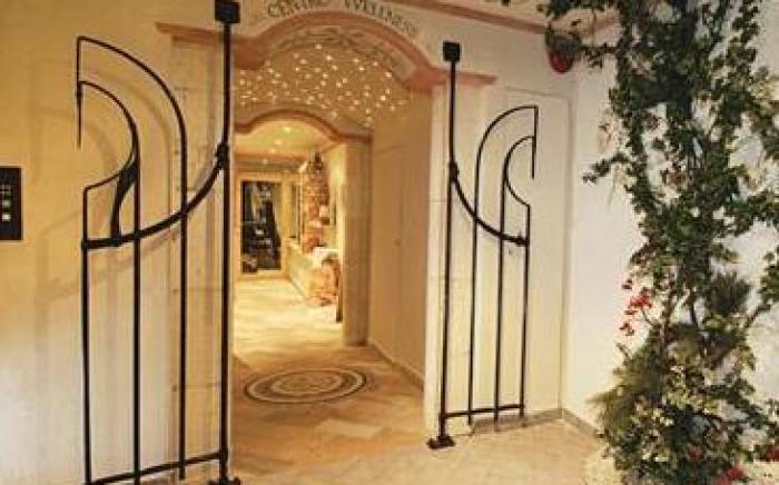 Nivis Hotel