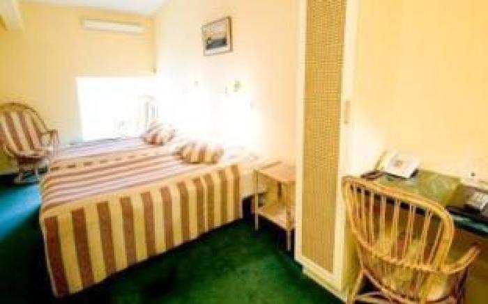 Ariston Hotell
