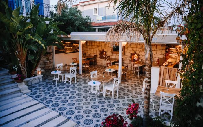 Tarcin Alacati Otel