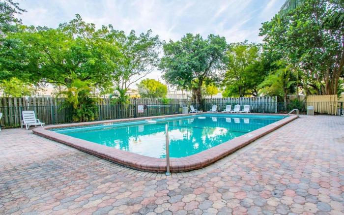 North Miami Beach Gardens Inn & Suites