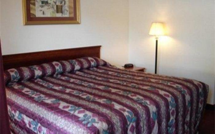 Red Carpet Inn West Springfield