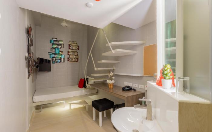 Selah Pods Hotel