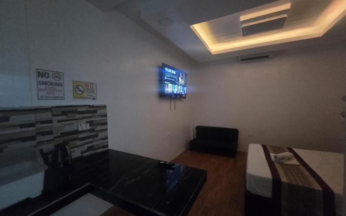 Room 101 Hensonville near Robinson angeles