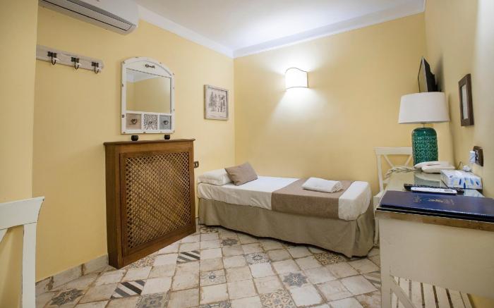 Alloggio dei Vassalli, In the heart of the historic center