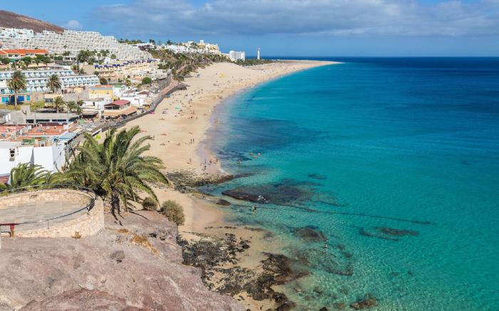 Apartment near the beach, big terrace with nice sea views, wifi and parking