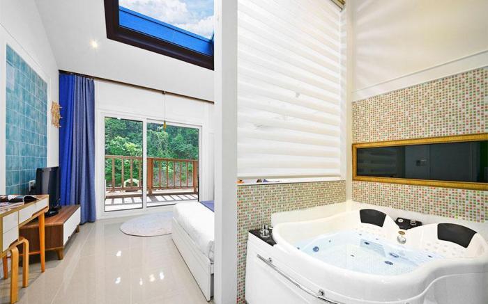 Gyeongju Green Valley Spa Pension