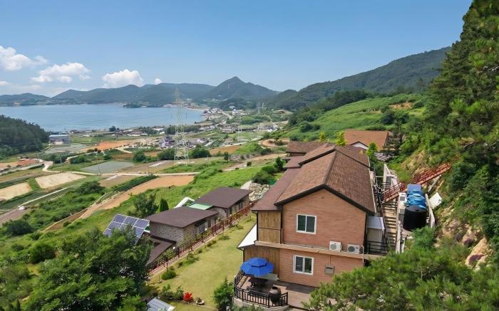 Yeosu Hwangto Pension