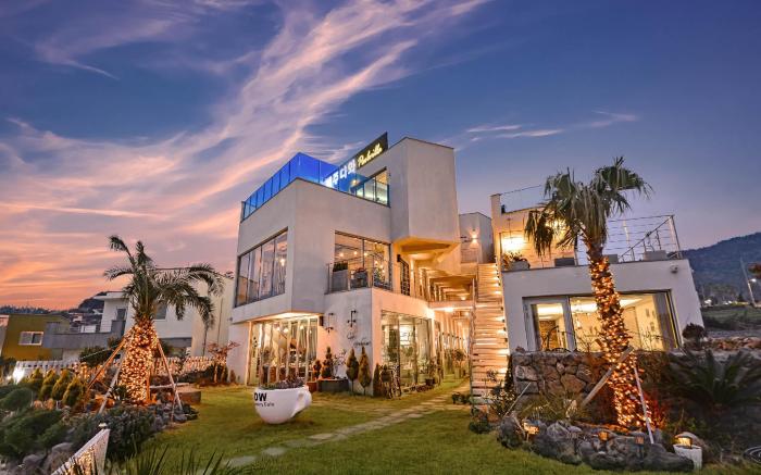 Seogwipo Dawa Pool Villa Pension