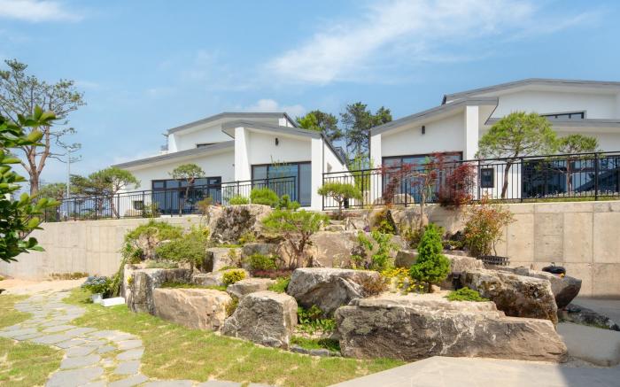 Gosung Shalala Private Pool & Spa Villa