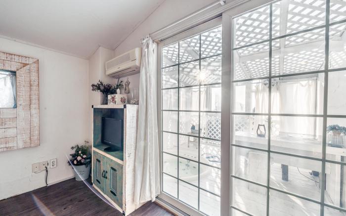 Ganghwa Vintage Box Pension