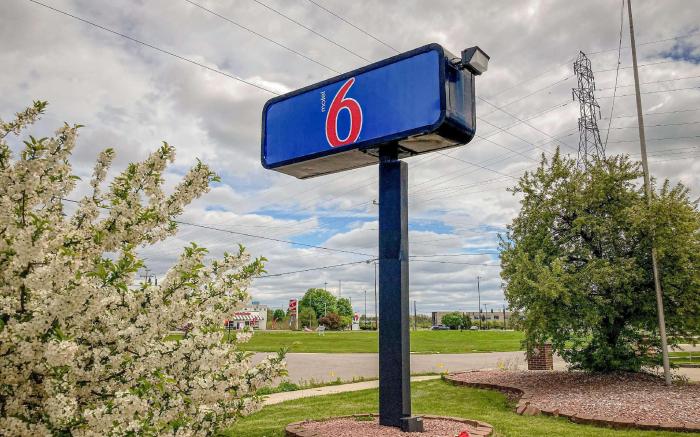 Motel 6 Elkhart, IN