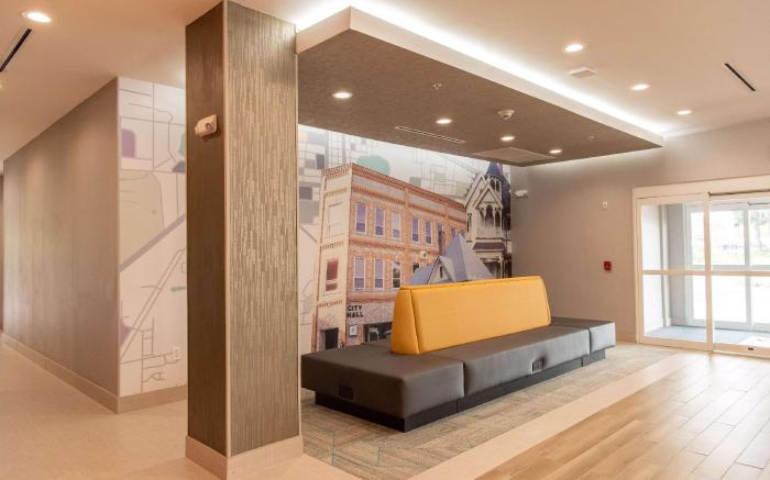 La Quinta Inn & Suite by Wyndham Lake City
