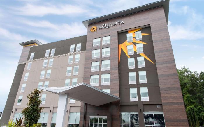 La Quinta Inn & Suite by Wyndham Lake City