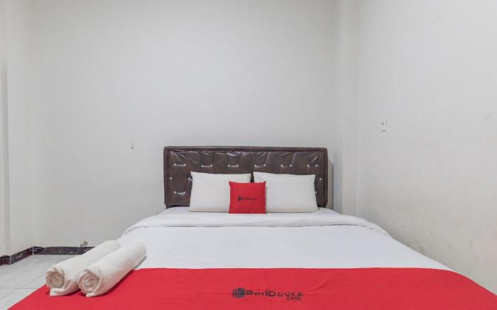 RedDoorz near CitraLand Gama City Medan