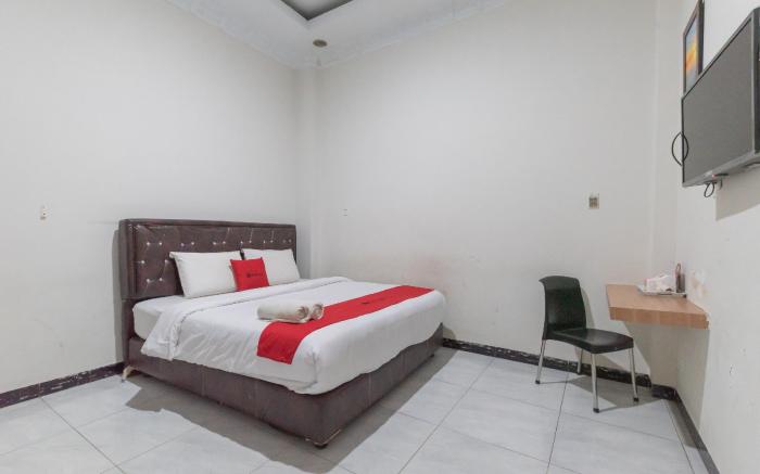 RedDoorz near CitraLand Gama City Medan