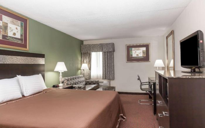 Howard Johnson Hotel by Wyndham Newark Airport