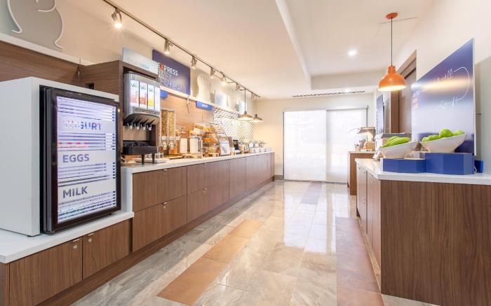 Holiday Inn Express & Suites Mississauga-Toronto Southwest By IHG