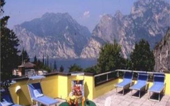 Hi Hotels Torbole - Pool & Spa