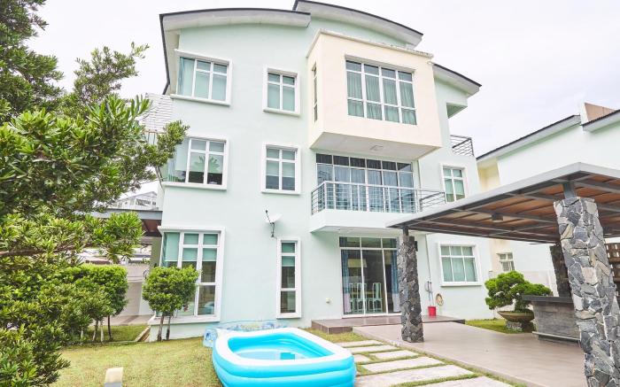 Shamrock Beach Villas Corner or Seaview