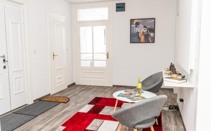 Sqm150 Apartment with 4 units! GREAT FOR GROUPS