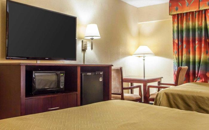 Days Inn by Wyndham Jersey City