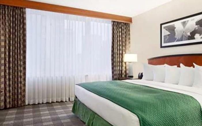 Embassy Suites by Hilton Chicago Downtown Magnificent Mile