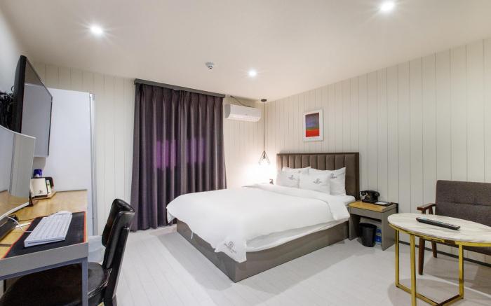 Brown-Dot Hotel Minam
