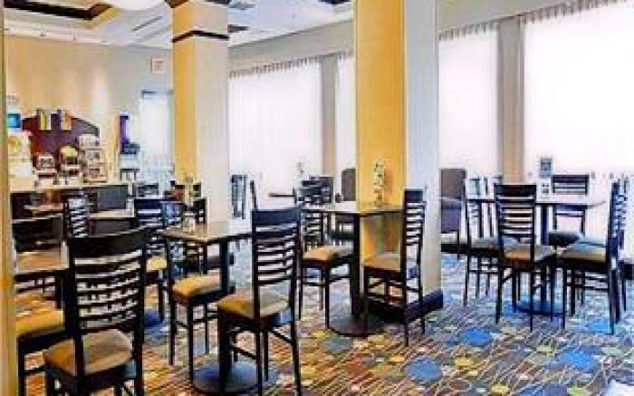 Holiday Inn Express Hotel & Suites Fort Myers West - The Forum By IHG