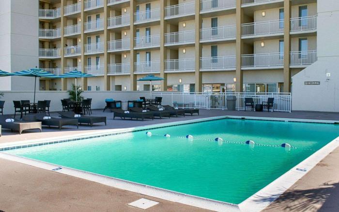 Comfort Suites Beachfront