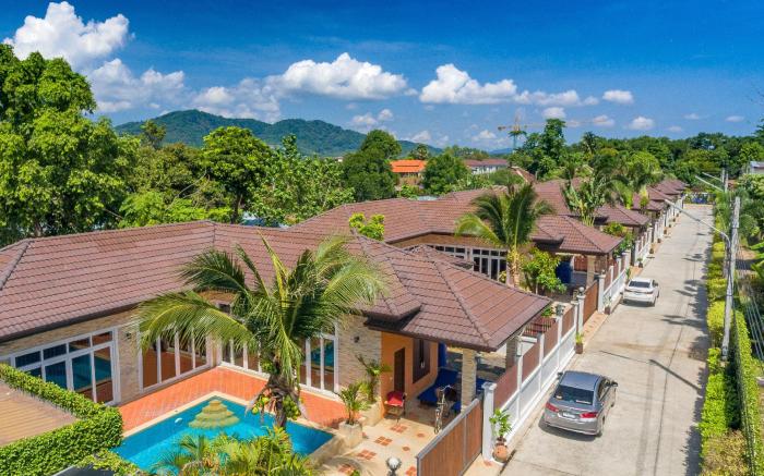 Rawai Private Villas - Pools and Garden