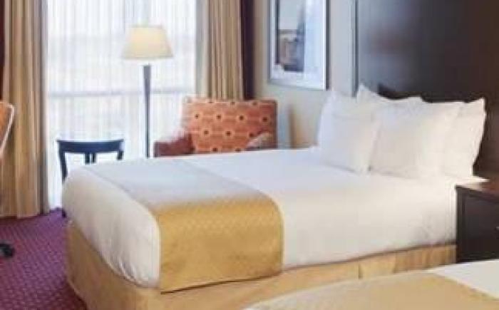 DoubleTree by Hilton Detroit - Dearborn