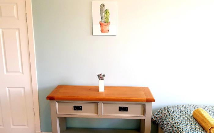 Warm & Cosy Family Home With Free Parking!