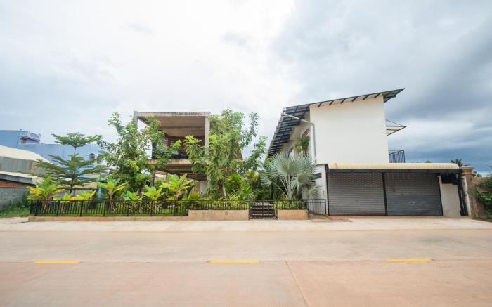Western Style One Bedroom Apartment in quiet area