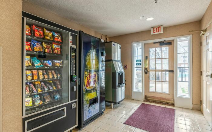 HomeTowne Studios & Suites Charlotte – Concord