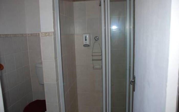 D & H Guesthouse Apt 8 Deluxe Family Unit