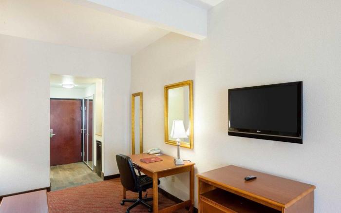 Comfort Inn & Suites Near Medical Center