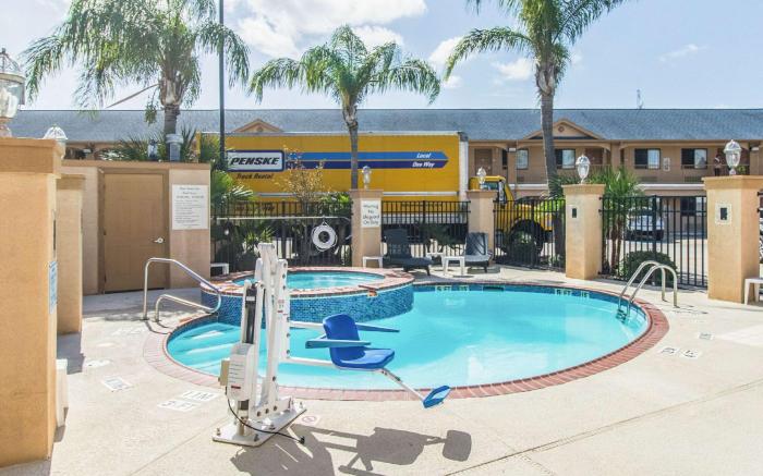 Econo Lodge Inn & Suites Corpus Christi