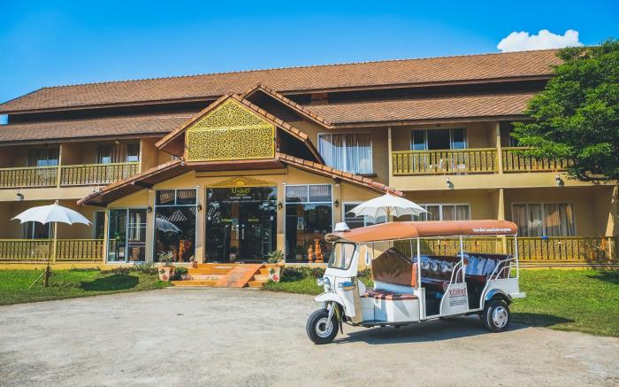 RoomQuest Golden Triangle Premium Collection