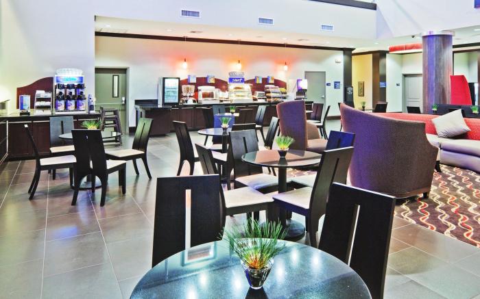 Holiday Inn Express & Suites North Dallas at Preston By IHG
