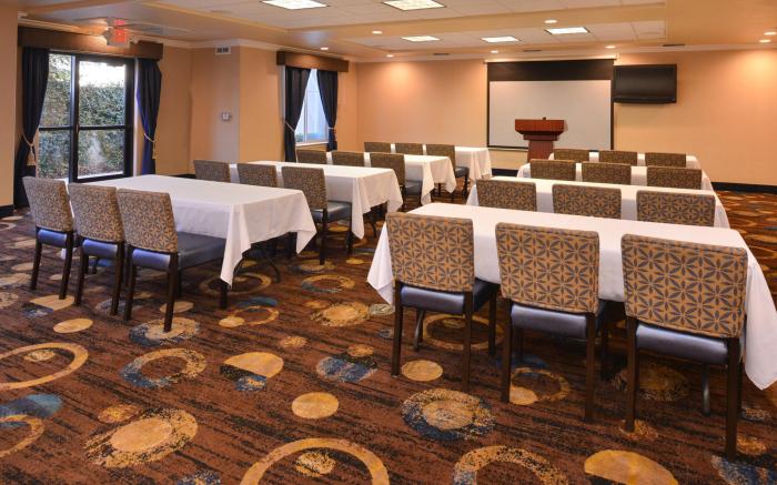 Holiday Inn Express Lathrop - South Stockton By IHG