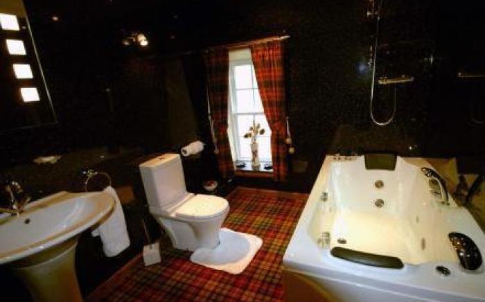 Glenmoriston Arms Hotel