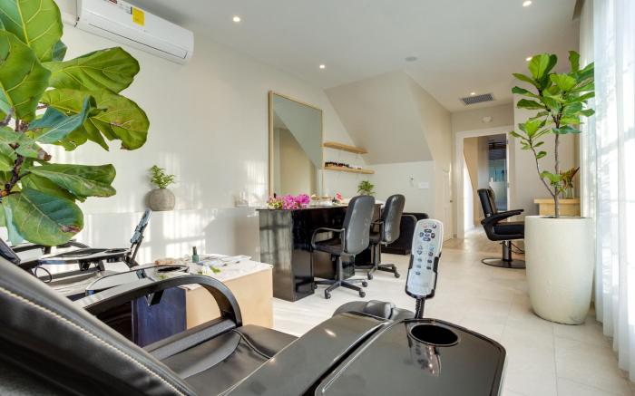 Alaia Belize, Autograph Collection