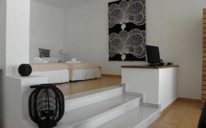 Manos Small World Hotel