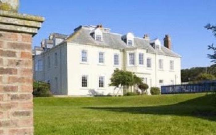 Moonfleet Manor Hotel