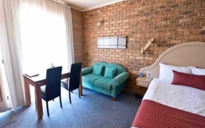 Quality Inn Colonial