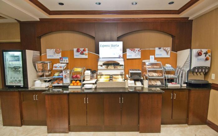 Holiday Inn Express Hotel & Suites Biloxi- Ocean Springs By IHG