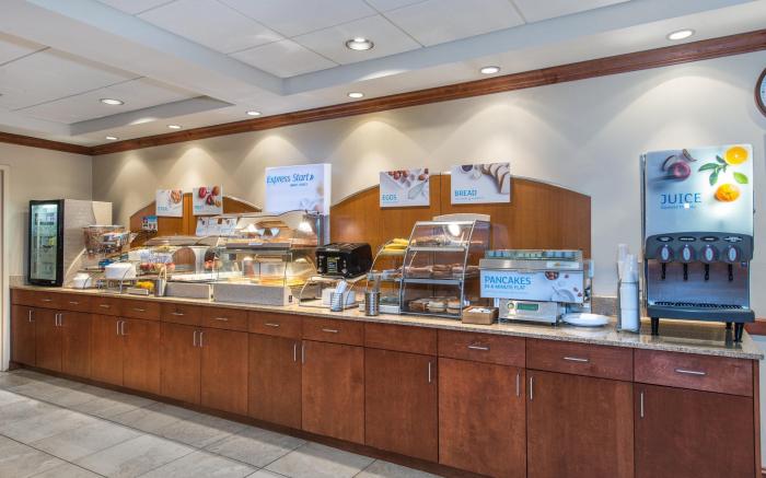 Holiday Inn Express & Suites Tilton By IHG