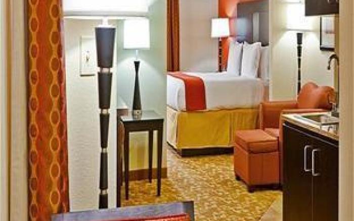 Holiday Inn Express Hotel & Suites Memphis/Germantown By IHG